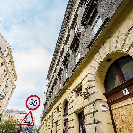 Roeck Premier Downtown Residence Budapest Bagian luar foto